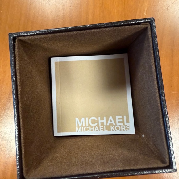 Michael Kors Chronograph Watch - Picture 5 of 7